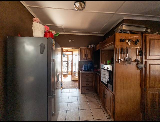 5 BEDROOM HOUSE FOR SALE IN BRENTHURST